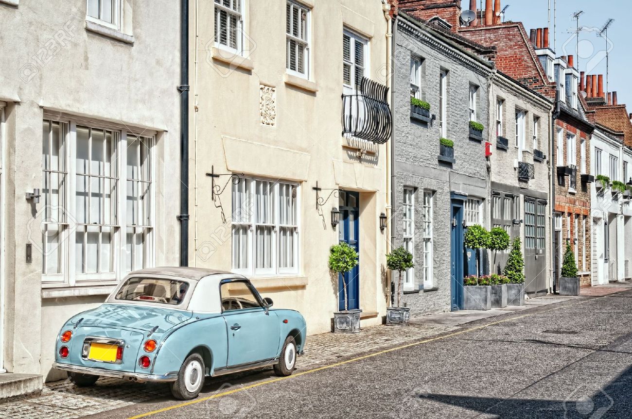 7948887-cosy-mews-houses-in-chelsea-london-england-uk-stock-photo